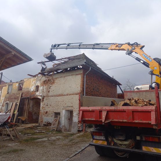 Greifarbeiten rund um Haus und Garten